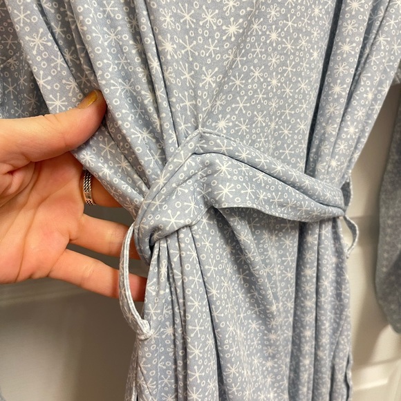 Lila & Hayes Blue and White Robe - Picture 6 of 12